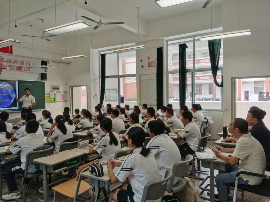上课照片2.jpg
